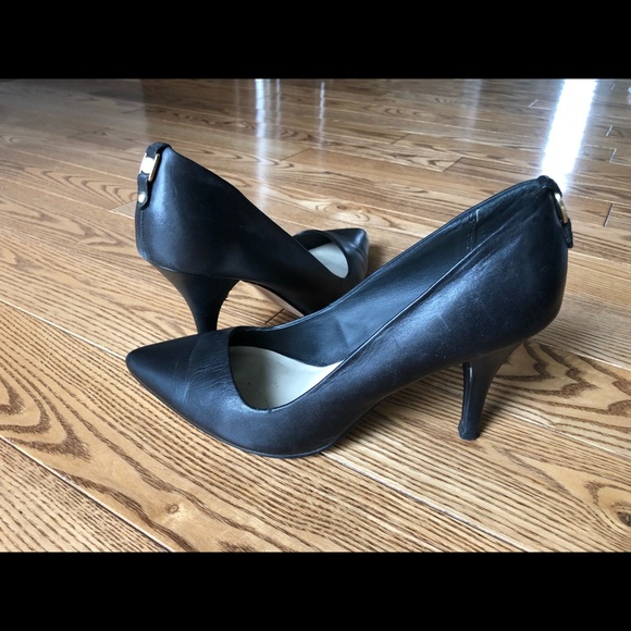 Black heels - Picture 3 of 5